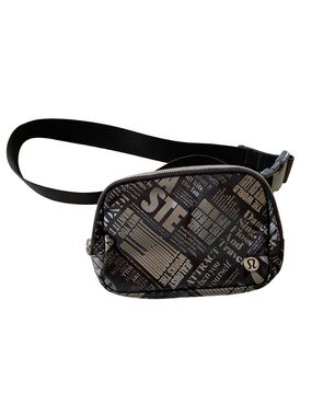 Lululemon Everywhere Belt Bag *1L Manifesto Print Black Silver Lulu Lemon Purse